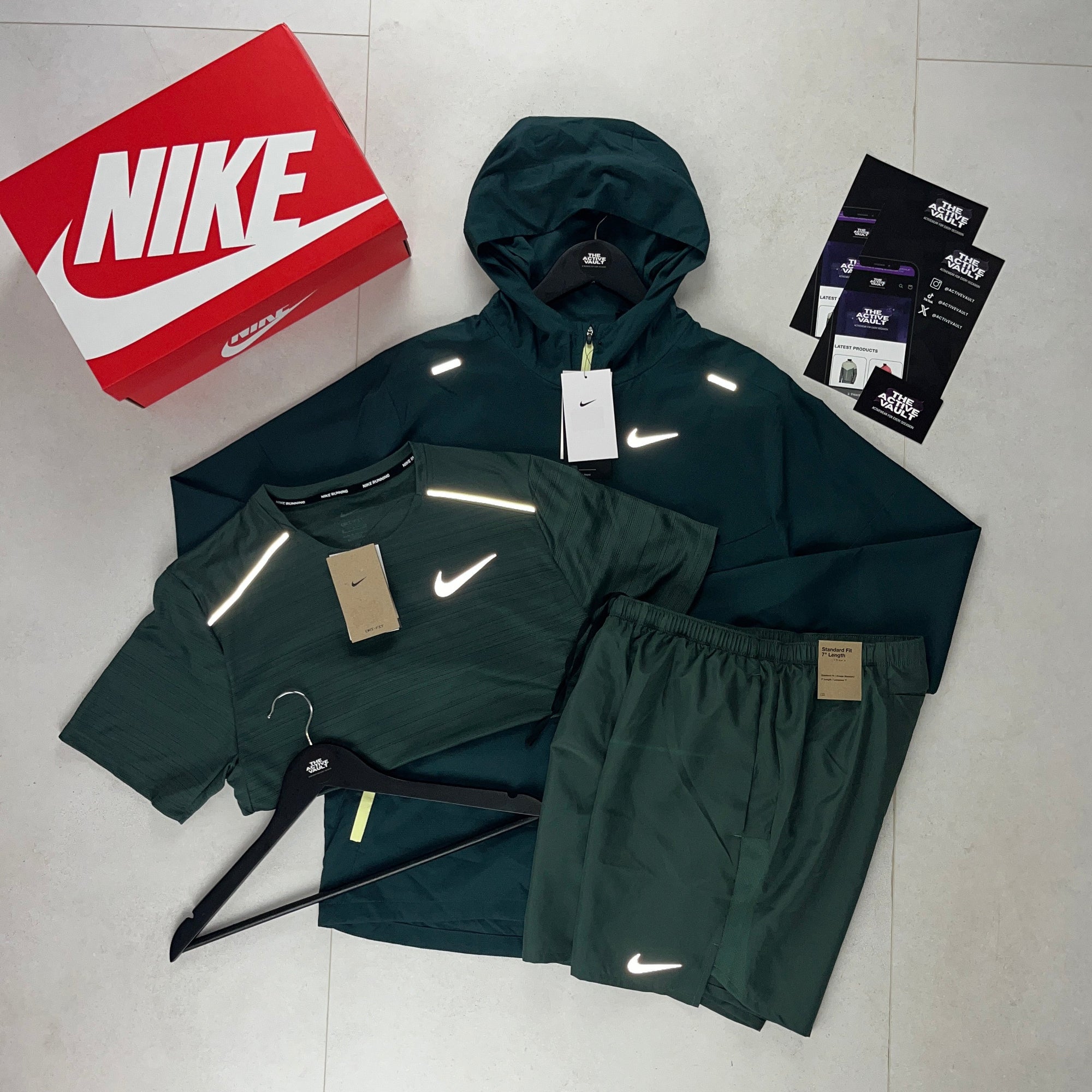 Nike Miler T-Shirt - Windrunner - Challenger Shorts Outfit - Vintage Green / Deep Jungle / Vintage Green - Active Vault