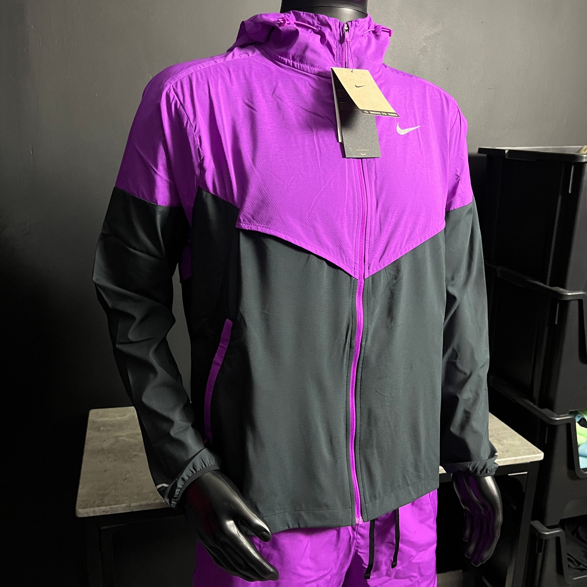 Nike Windrunner Running Jacket - Vivid Purple
