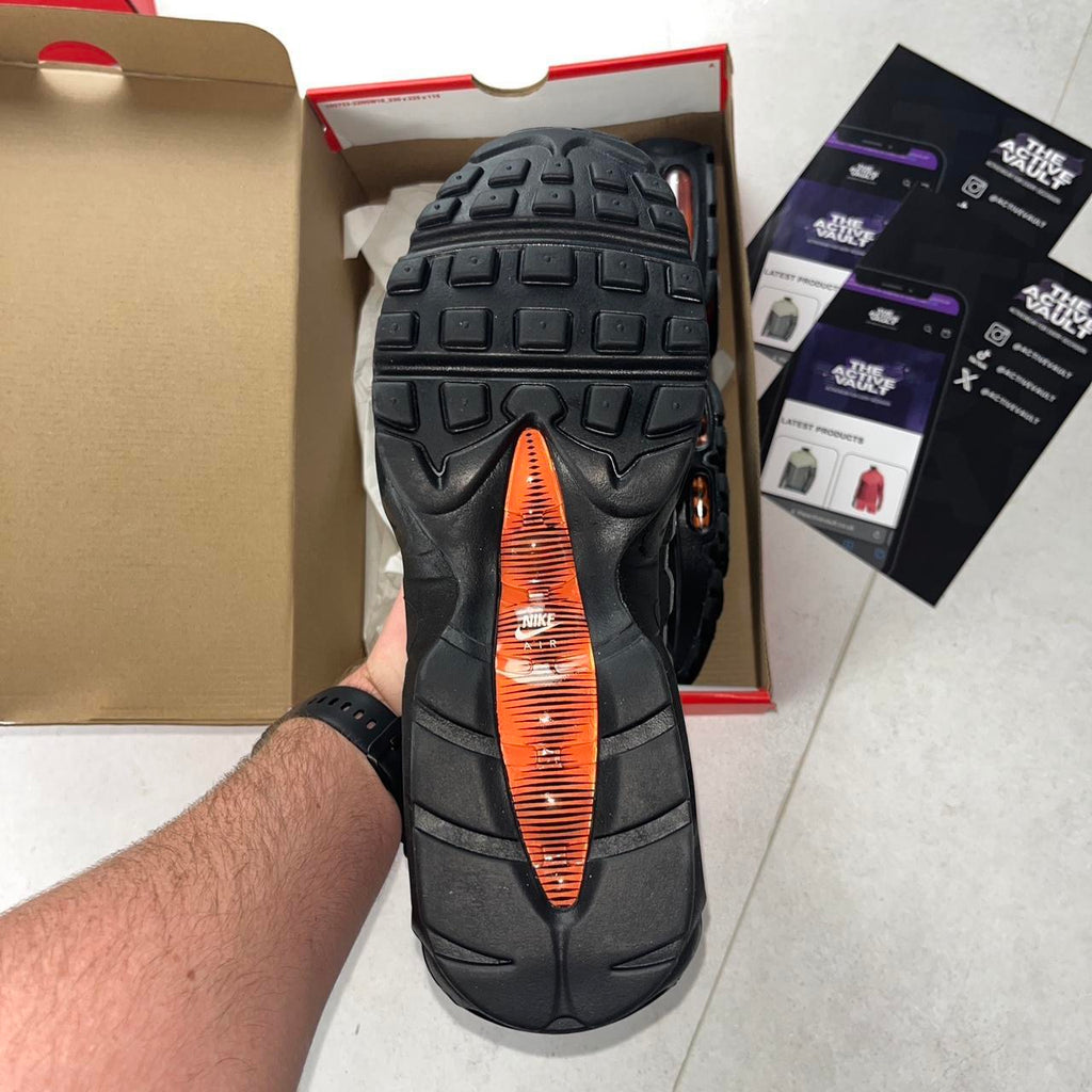 Nike Air Max 95 Trainers - Black/Safety Orange