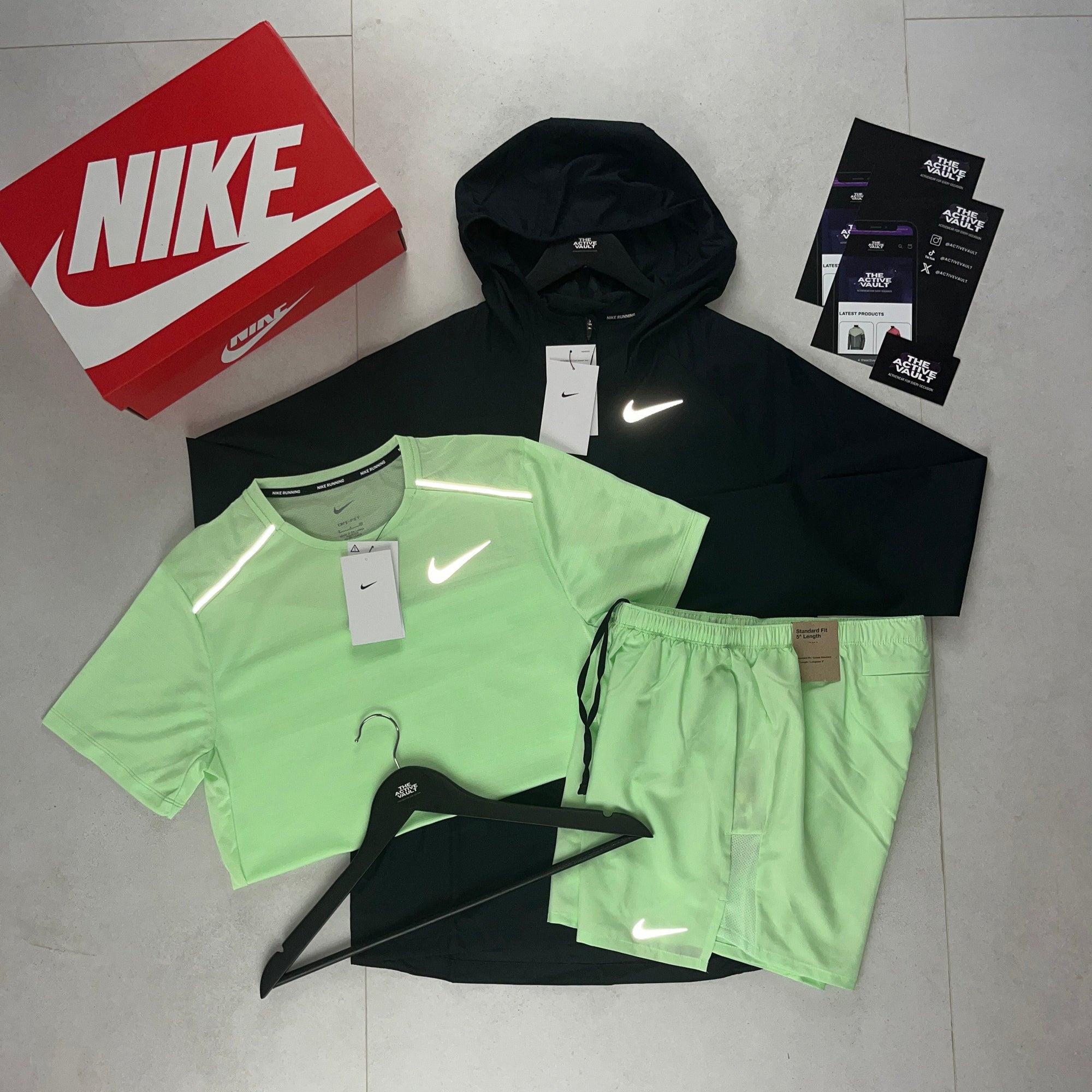 Nike Miler T-Shirt - Windrunner - Challenger Shorts Outfit - Vapour Green / Black / Vapour Green - Active Vault