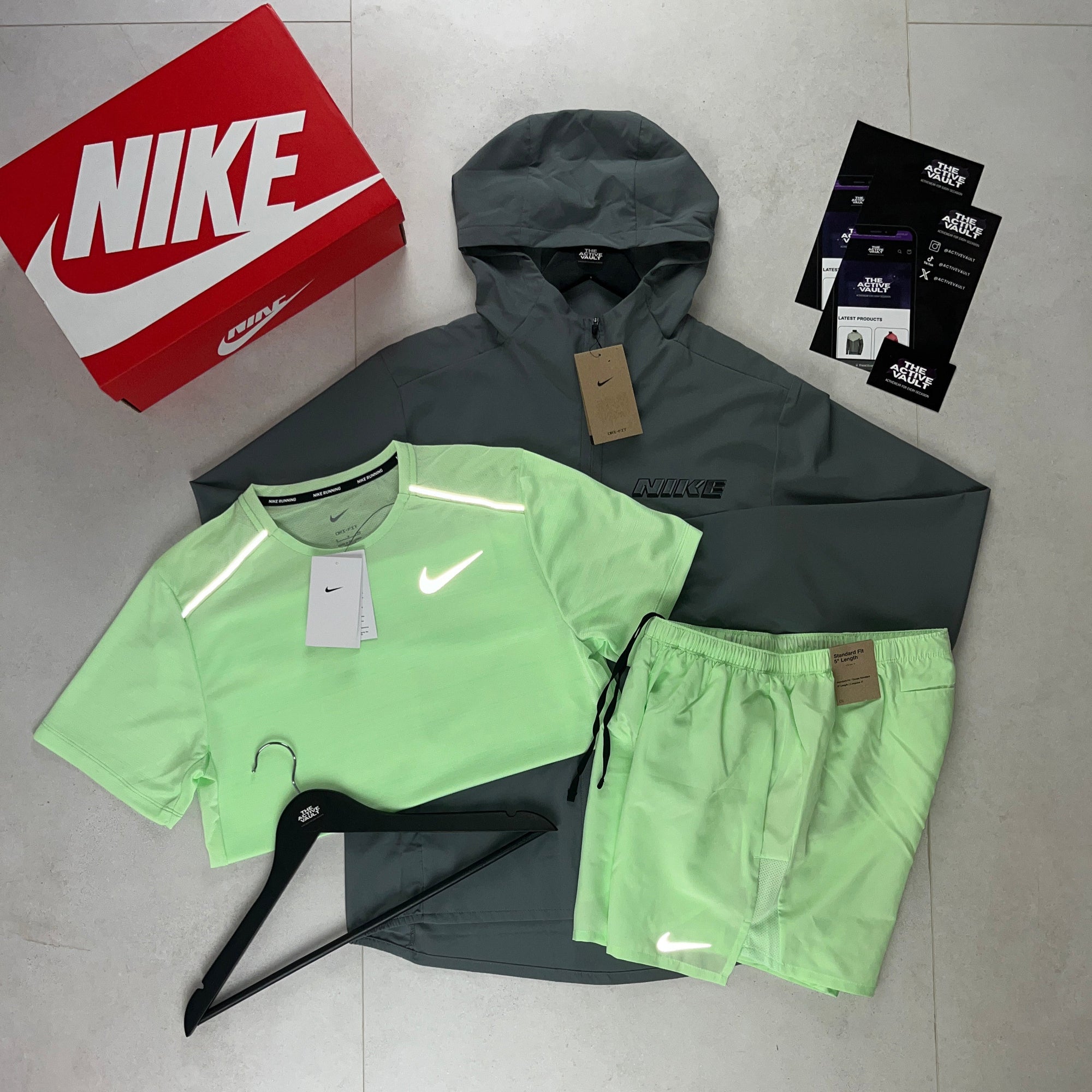 Nike Miler T-Shirt - Windrunner - Challenger Shorts Outfit - Vapour Green / Smoke Grey / Vapour Green - Active Vault