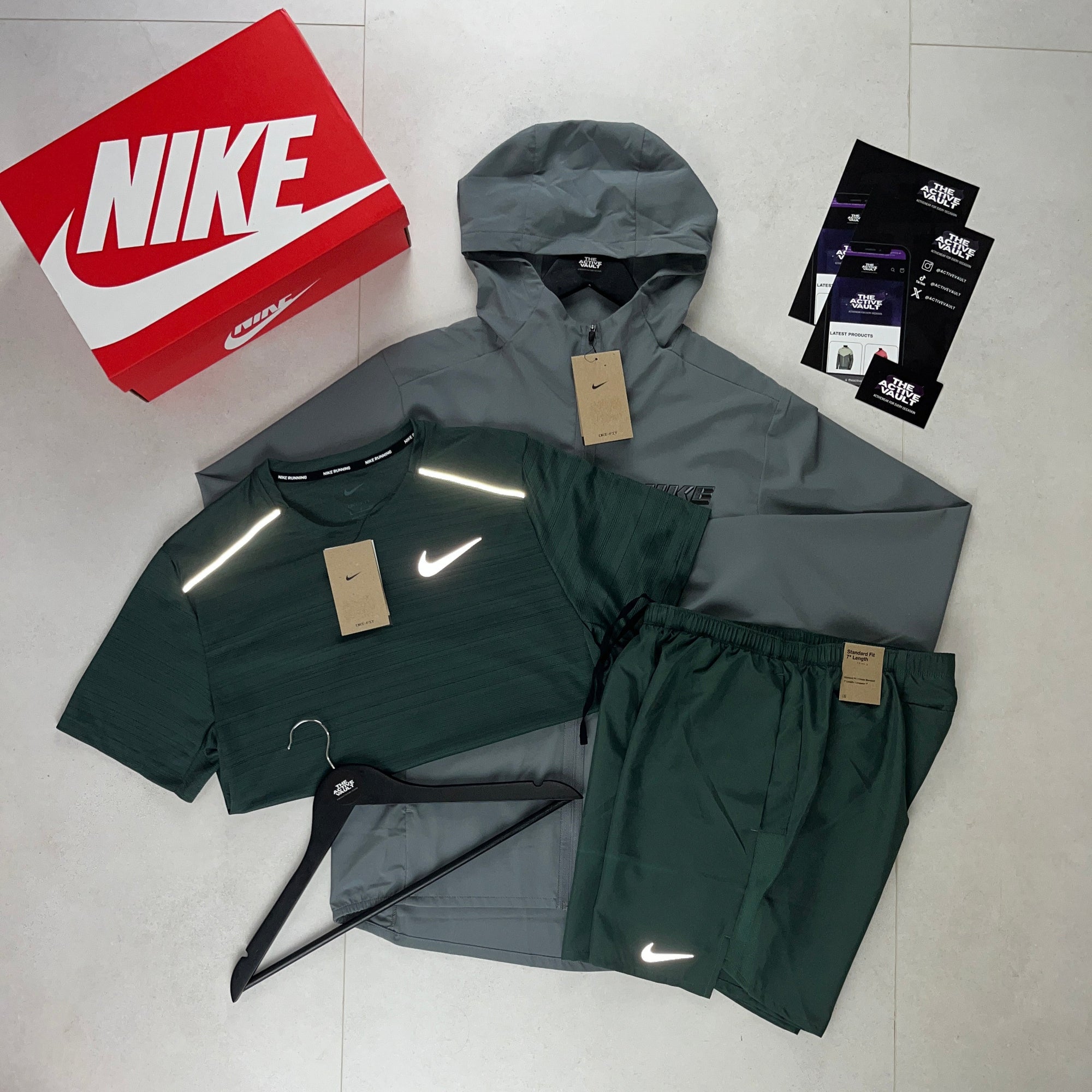 Nike Miler T-Shirt - Windrunner - Challenger Shorts Outfit - Vintage Green / Smoke Grey / Vintage Green - Active Vault