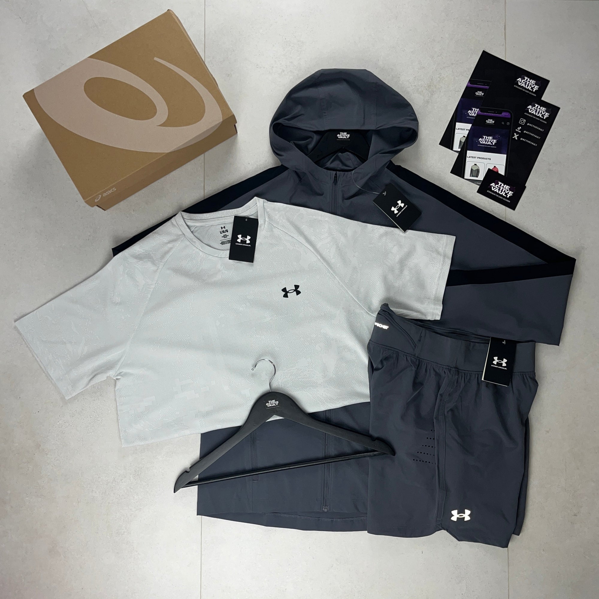 Under Armour Velocity Jacquard T-Shirt - Windbreaker - Speedpocket Shorts Outfit - Cool White / Grey / Grey