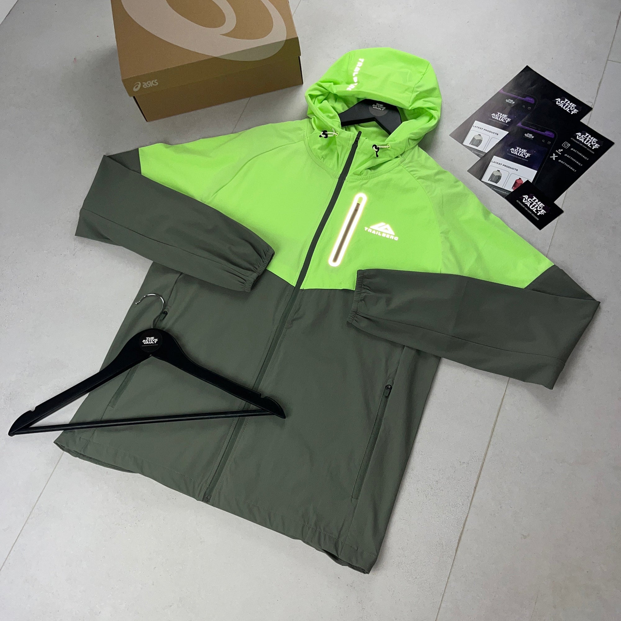 Trailberg Cloud Hood Windbreaker Jacket - Pine Dust/Neon Lime Green