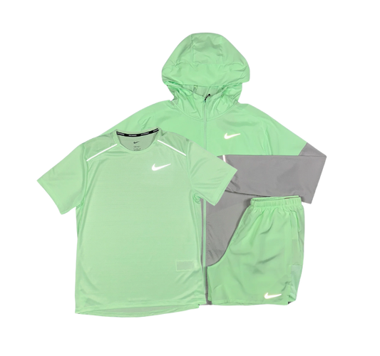 Nike Miler T-Shirt - Windrunner -  Challenger Shorts Outfit - Vapour Green