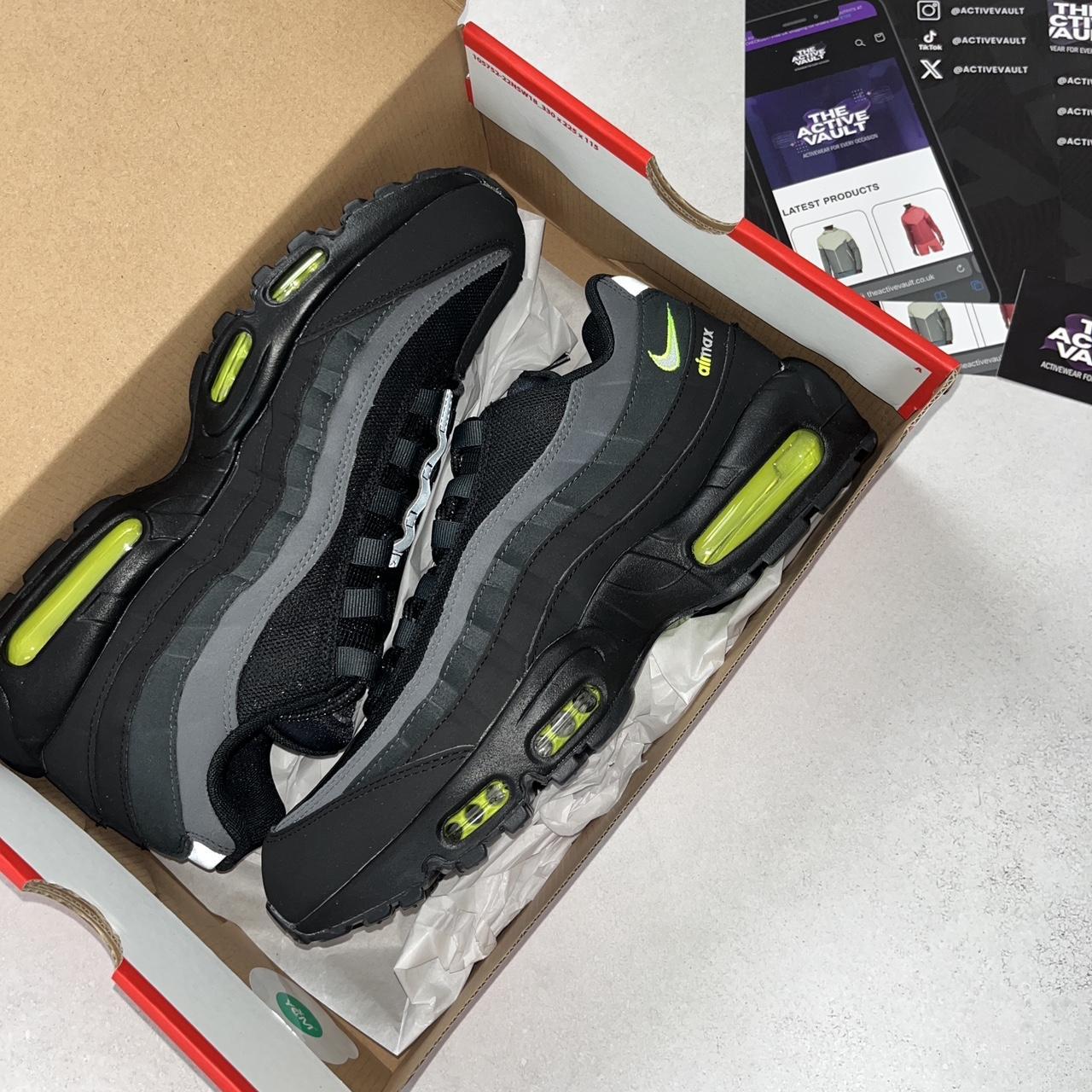 Nike Air Max 95 Trainers - Retro Logo Black Volt
