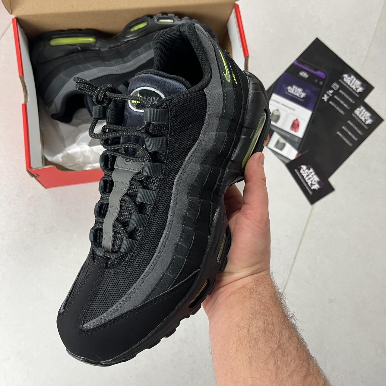 Nike Air Max 95 Trainers - Retro Logo Black Volt