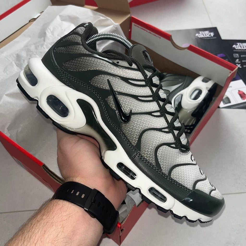 Nike Air Max Plus TN Trainers - Cargo Khaki Green