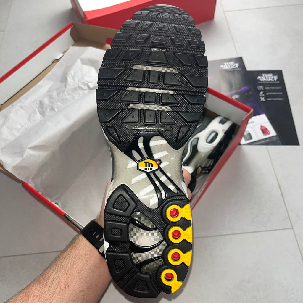 Nike Air Max Plus TN Trainers - Cargo Khaki Green