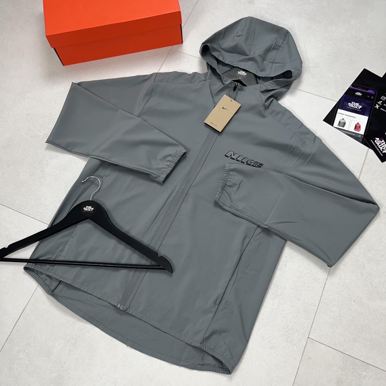 Nike Form GFX Windrunner Running Jacket - Smoke Grey - Active Vault
