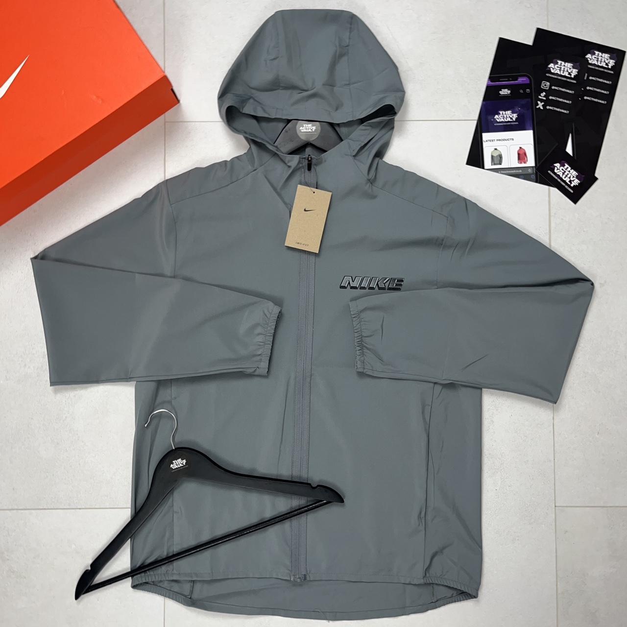 Nike Form GFX Windrunner Running Jacket - Smoke Grey - Active Vault
