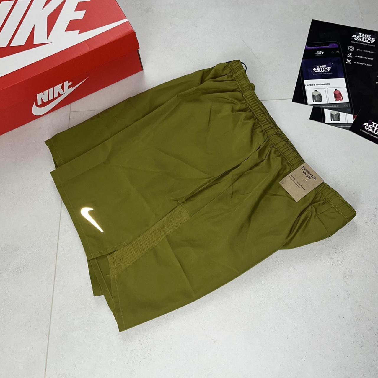 Nike Challenger 7 inch Shorts - Pacific Moss