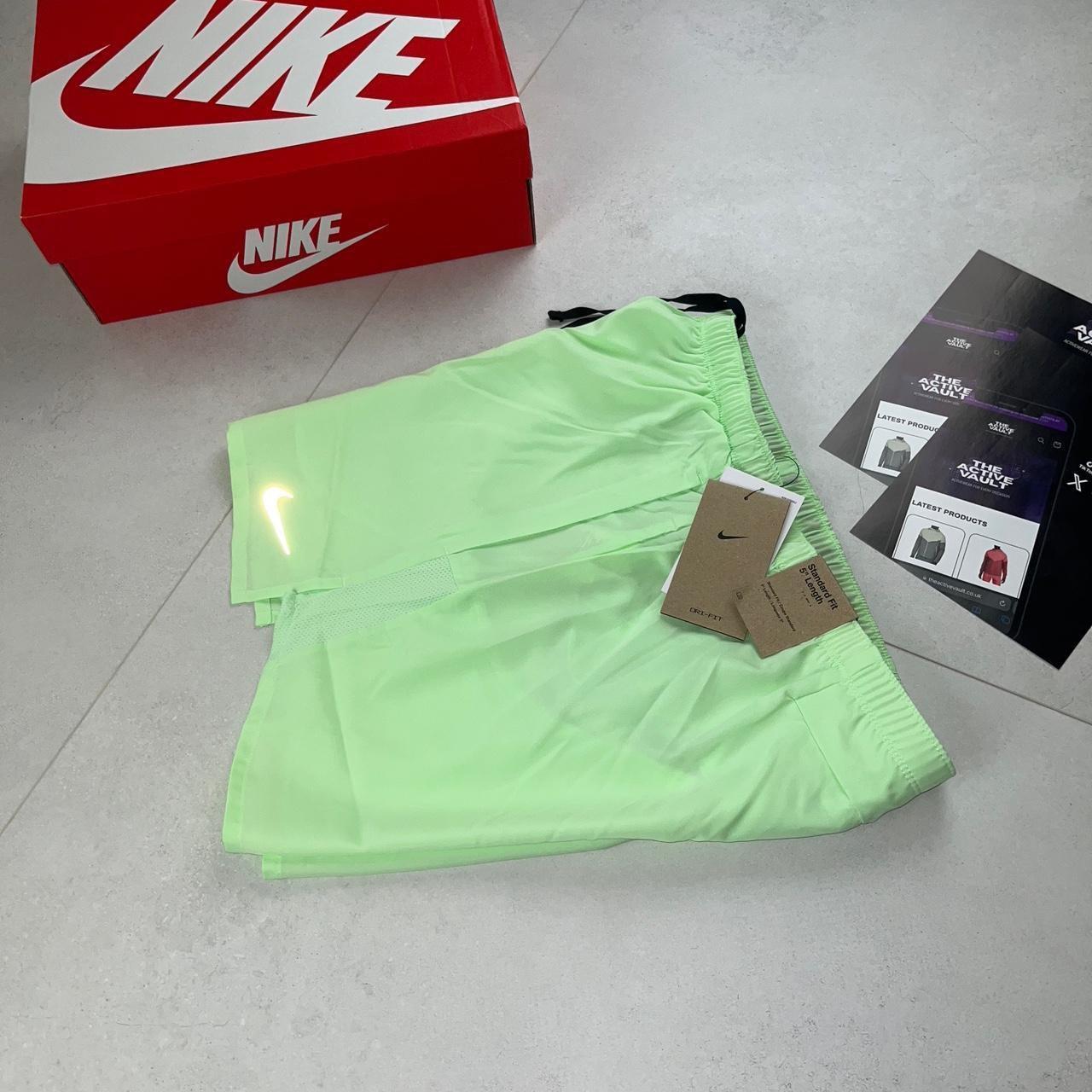 Nike Challenger 5 inch Shorts - Vapour Green - Active Vault