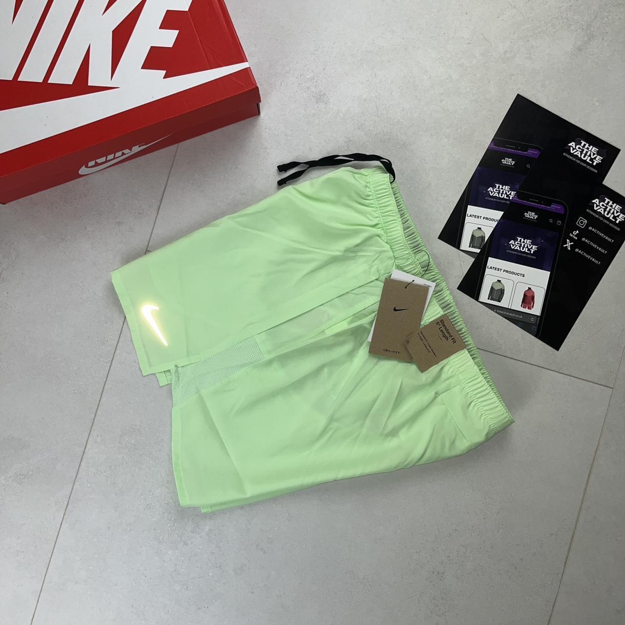 Nike Challenger 5 inch Shorts - Vapour Green - Active Vault