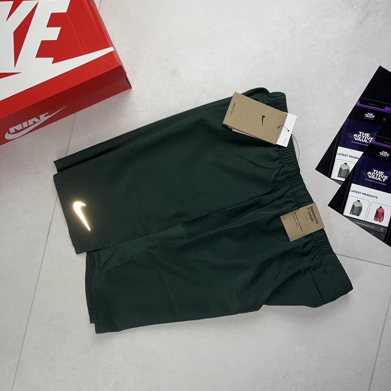 Nike Challenger 7 inch Shorts - Vintage Green